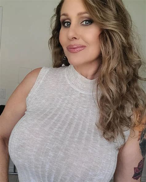 julia ann com|Julia Ann Porn Videos .